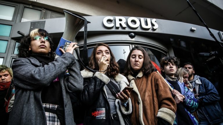 Image : Antoine Merlet, "Des étudiants de Lyon-II lancent un « appel à la solidarité contre la précarité »", Médiacités Lyon, 28 novembre 2019